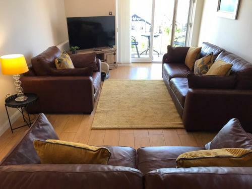 Beautiful 3 Bed Apartment With Sea Views
