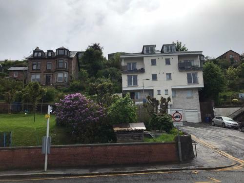 Beautiful 3 Bed Apartment With Sea Views