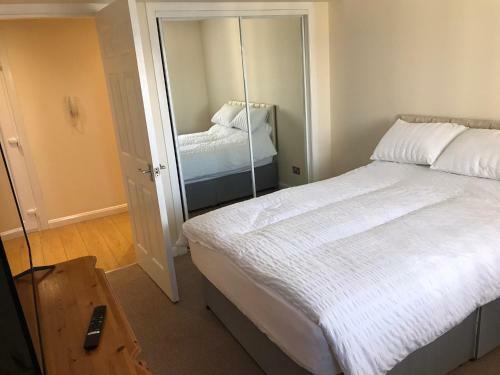 Beautiful 3 Bed Apartment With Sea Views