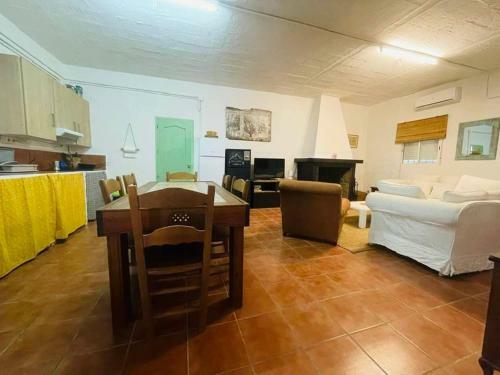 Las Tres Rosas Petfriendly House