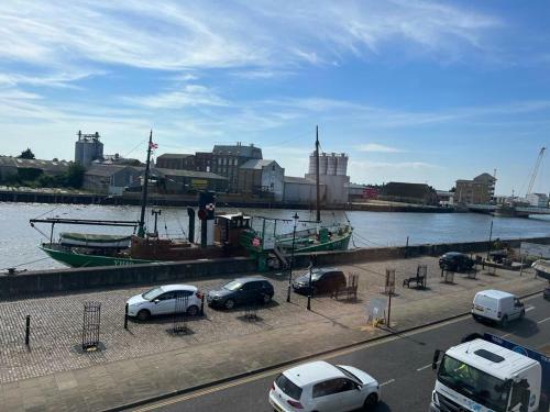 Apartamento Spacious One Bedroom Flat With River View, 1e