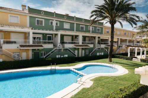 Villa Townhouse With Terraces And Communal Pool