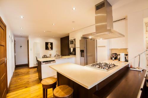 Apartamento Luxury Modern Hampton Garden Flat With Kitchen & Parking