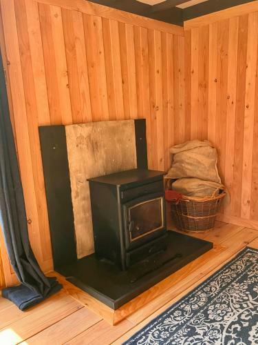 Shepherds Hut In A Private Meadow With Sea Views