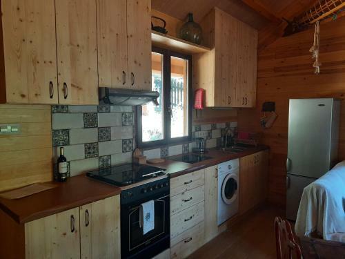 Rustic Cabin In The Woods/caba�a En El Bosque