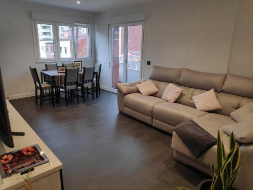 Precioso Y Amplio Apartamento En Gij�n