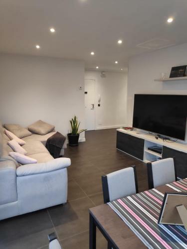 Precioso Y Amplio Apartamento En Gij�n
