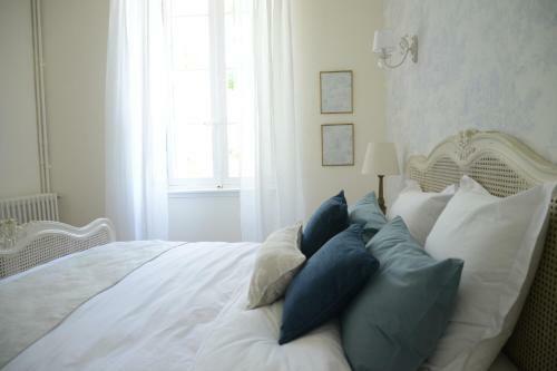 Hostal Karma Chateau De Samary