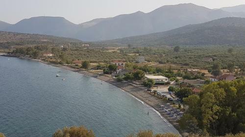 Villa Mani Kamares Beach Estate