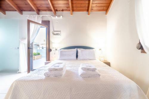 Eleni Luxury Maisonette With Jacuzzi