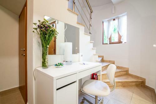 Eleni Luxury Maisonette With Jacuzzi