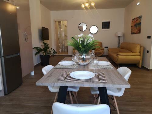 Sunny Holidays Apartment