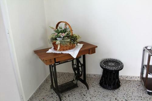 Flora?s Traditional Family House