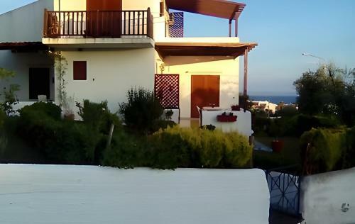 Summer House In Trikorfo, Gerakini With Sea View