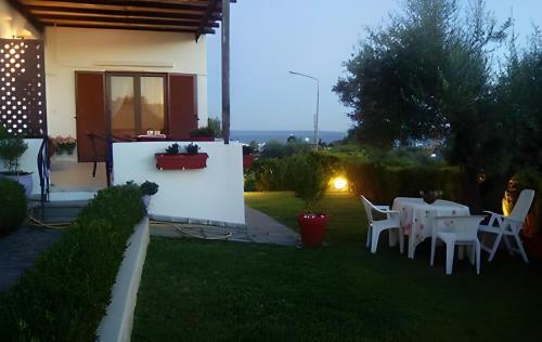 Summer House In Trikorfo, Gerakini With Sea View