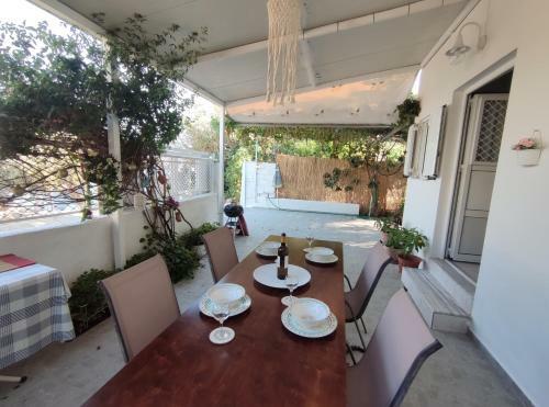 Traditional Fully Equipped House Next To The Beach