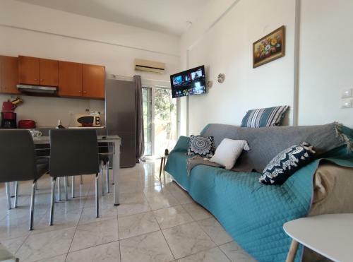 Traditional Fully Equipped House Next To The Beach