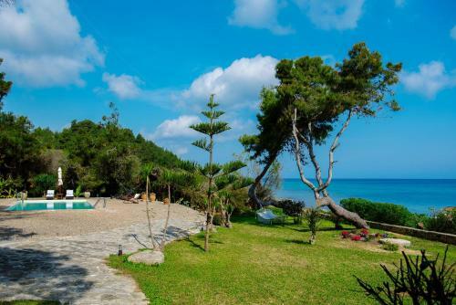 Villa Azzuro Beach House