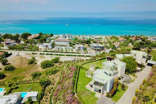 Tamara Luxury Villa Pefkohori (5 Bedrooms 12 Guests)