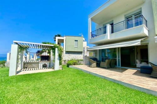 Tamara Luxury Villa Pefkohori (5 Bedrooms 12 Guests)