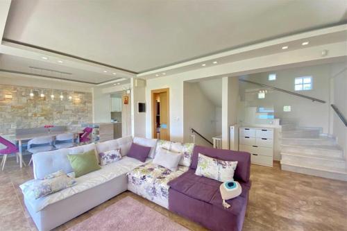 Tamara Luxury Villa Pefkohori (5 Bedrooms 12 Guests)