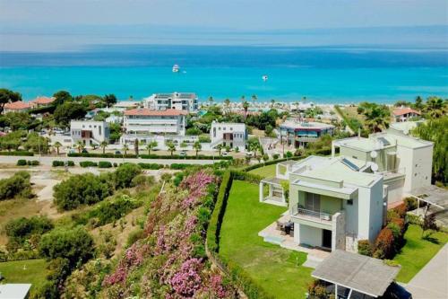 Tamara Luxury Villa Pefkohori (5 Bedrooms 12 Guests)