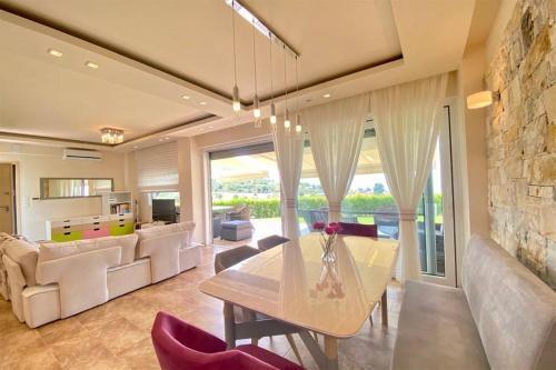 Tamara Luxury Villa Pefkohori (5 Bedrooms 12 Guests)