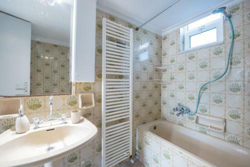 A Fully Equipped House Nearby The Beach