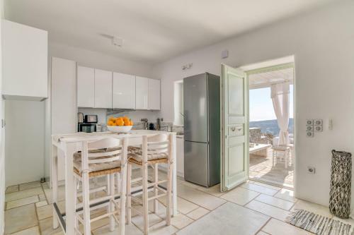 Villa L�fos - Jacuzzi And View