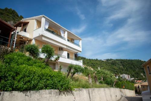 Alexandra's Beach Apartment