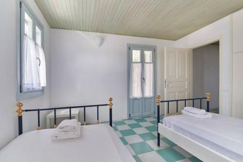 Santa Maria No11 In Paros