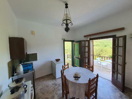Karavostasi Cozy Apartments
