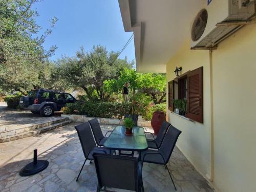 Karavostasi Cozy Apartments