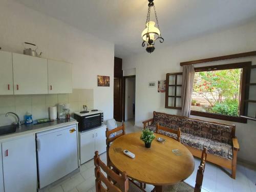 Karavostasi Cozy Apartments