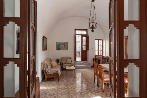 Traditional 3 Bedroom House In The Old Town
