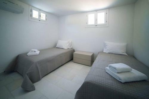 Deep Blue Villa With 4 Bedrooms