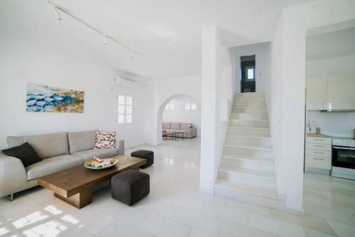 Deep Blue Villa With 4 Bedrooms