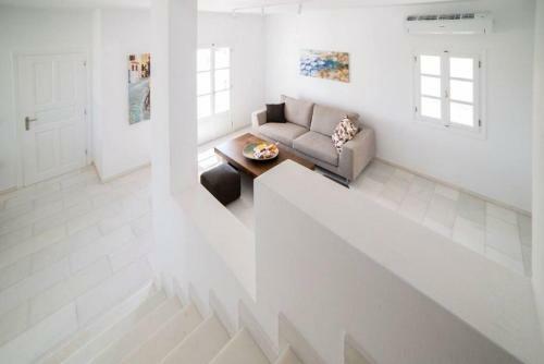 Deep Blue Villa With 4 Bedrooms