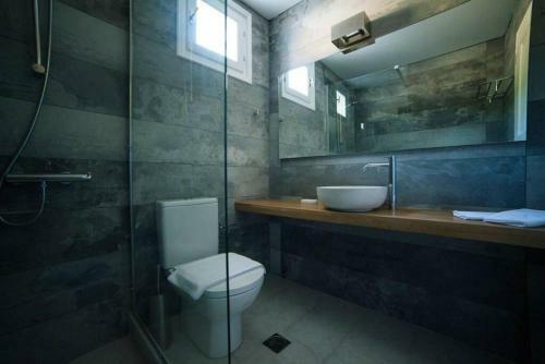 Deep Blue Villa With 4 Bedrooms