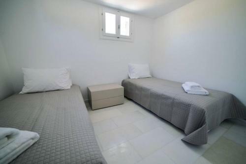 Deep Blue Villa With 4 Bedrooms