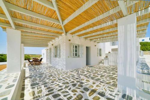 Deep Blue Villa With 4 Bedrooms