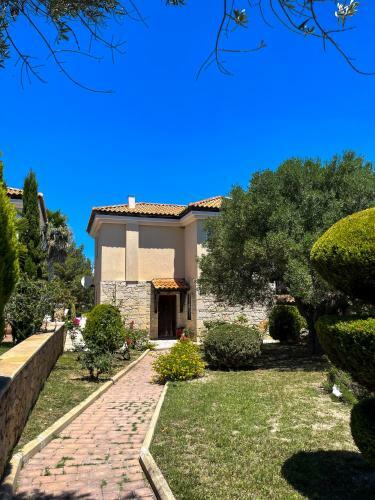 Peaceful Villa With Private Pool In Possidi