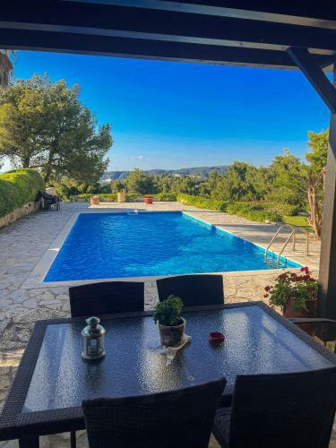 Peaceful Villa With Private Pool In Possidi