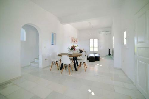 Coral Villa With 4 Bedrooms