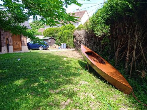 Maison De 2 Chambres Avec Jardin Clos Et Wifi A Cezy
