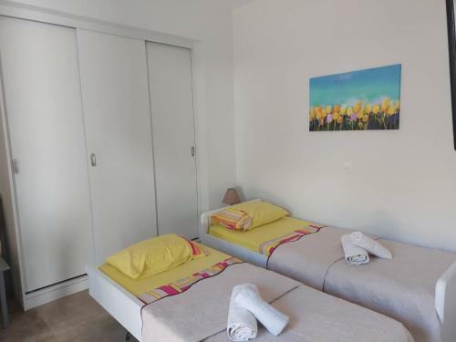 Androshouses - Agios Petros Beach Apartments