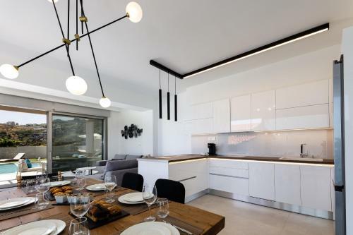 Villa Ligaria Pinnacle