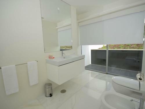 Modern Villa In Bidos Lisbon With Garden And Pool