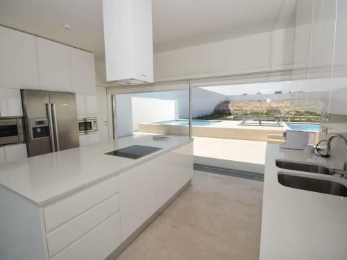 Modern Villa In Bidos Lisbon With Garden And Pool