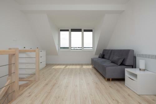 Spacious&modern Kamienska Apartment By Renters